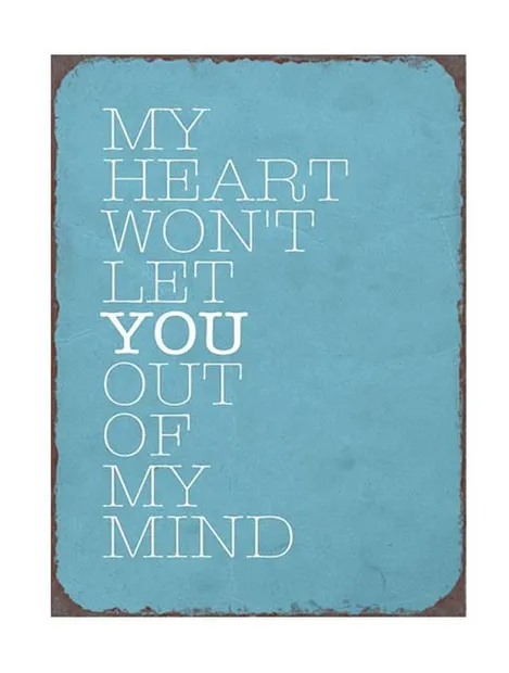 Tekstbord: "My heart won't let you out of my mind"