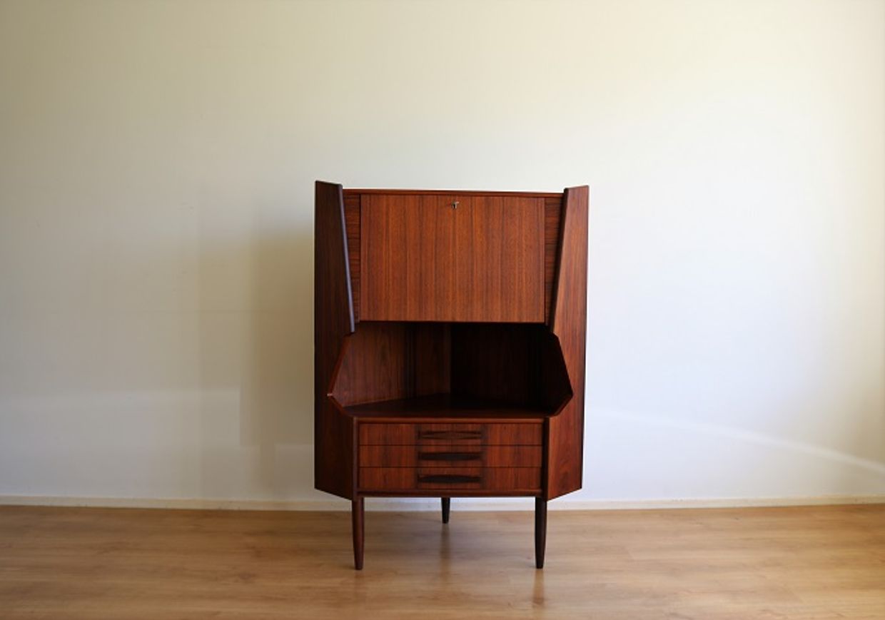 Meesterschap Cater Lyrisch Vintage Deense hoekkast - tim tom vintage conceptstore - meubels - |  Warenhuis Groningen