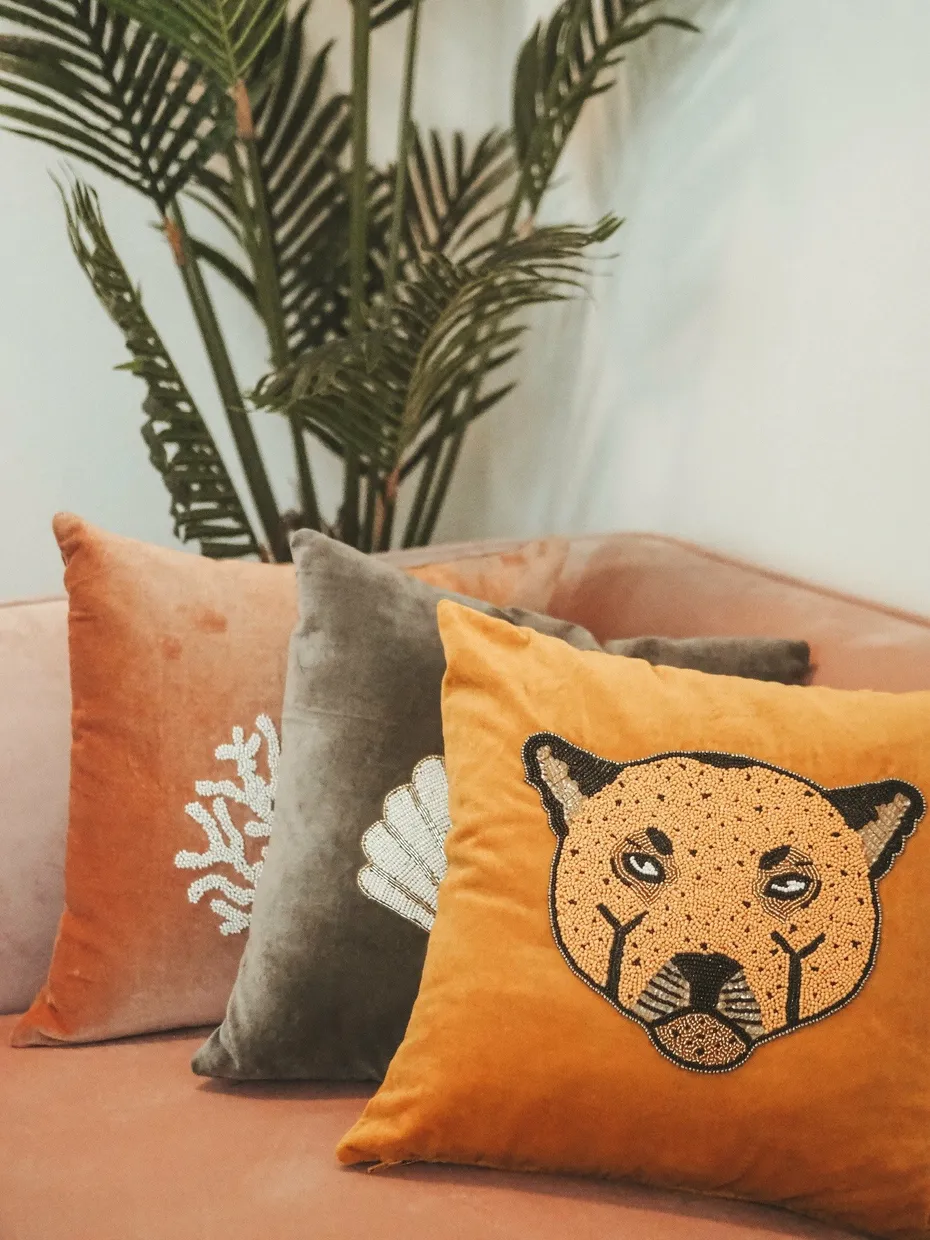 Velvet cushion leopard Geel