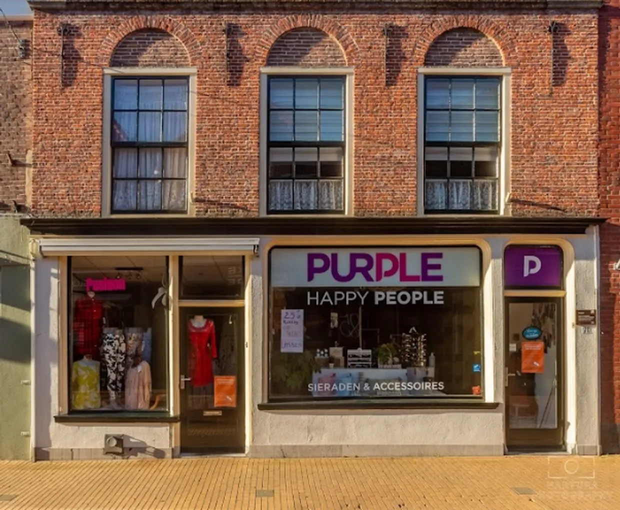 Purple AS, Exterior