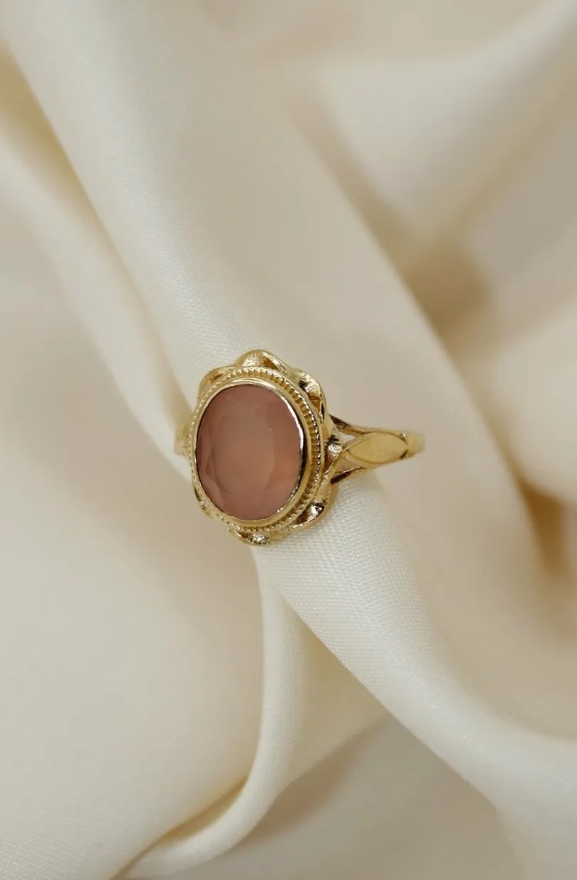 Vintage ring pink Chalcedony