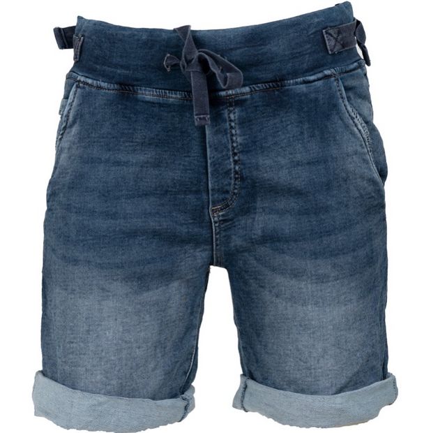 Hippe korte spijkerbroek met elastische tailleband met koord! Oogt als een korte broek maar draagt als een korte jogging jeans! De tailleband is aan de buitenkant voorzien van verstellusjes en de broek heeft twee steekzakken aan de voor- en achterkant. De