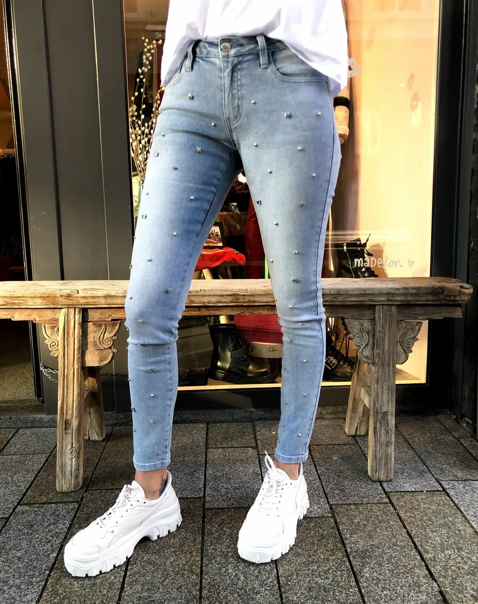 Eden studs bleach jeans