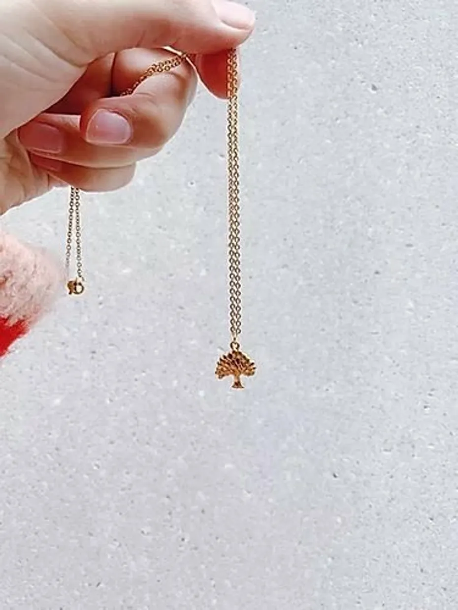 Tiny tree necklace gold