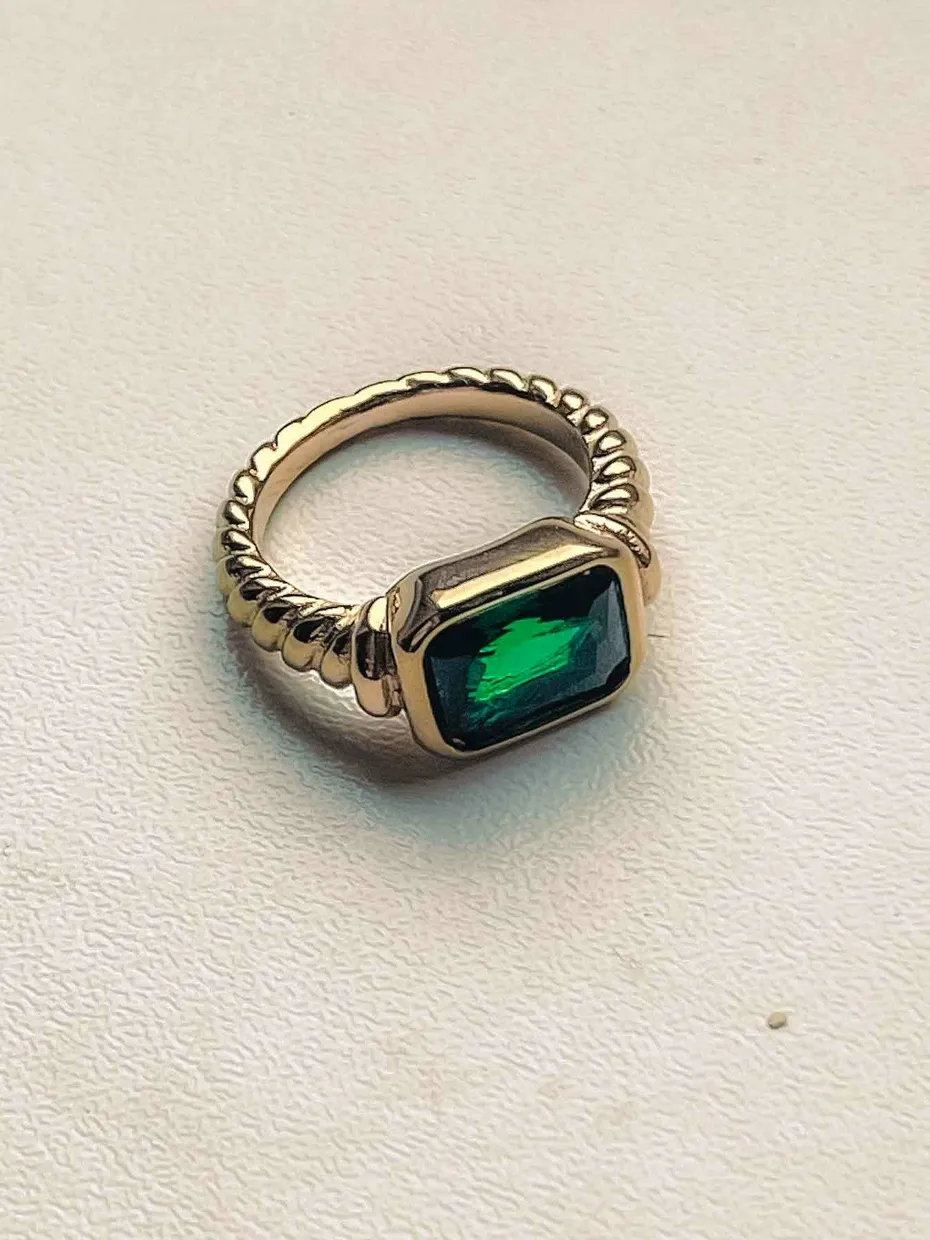 Green stone ring gold