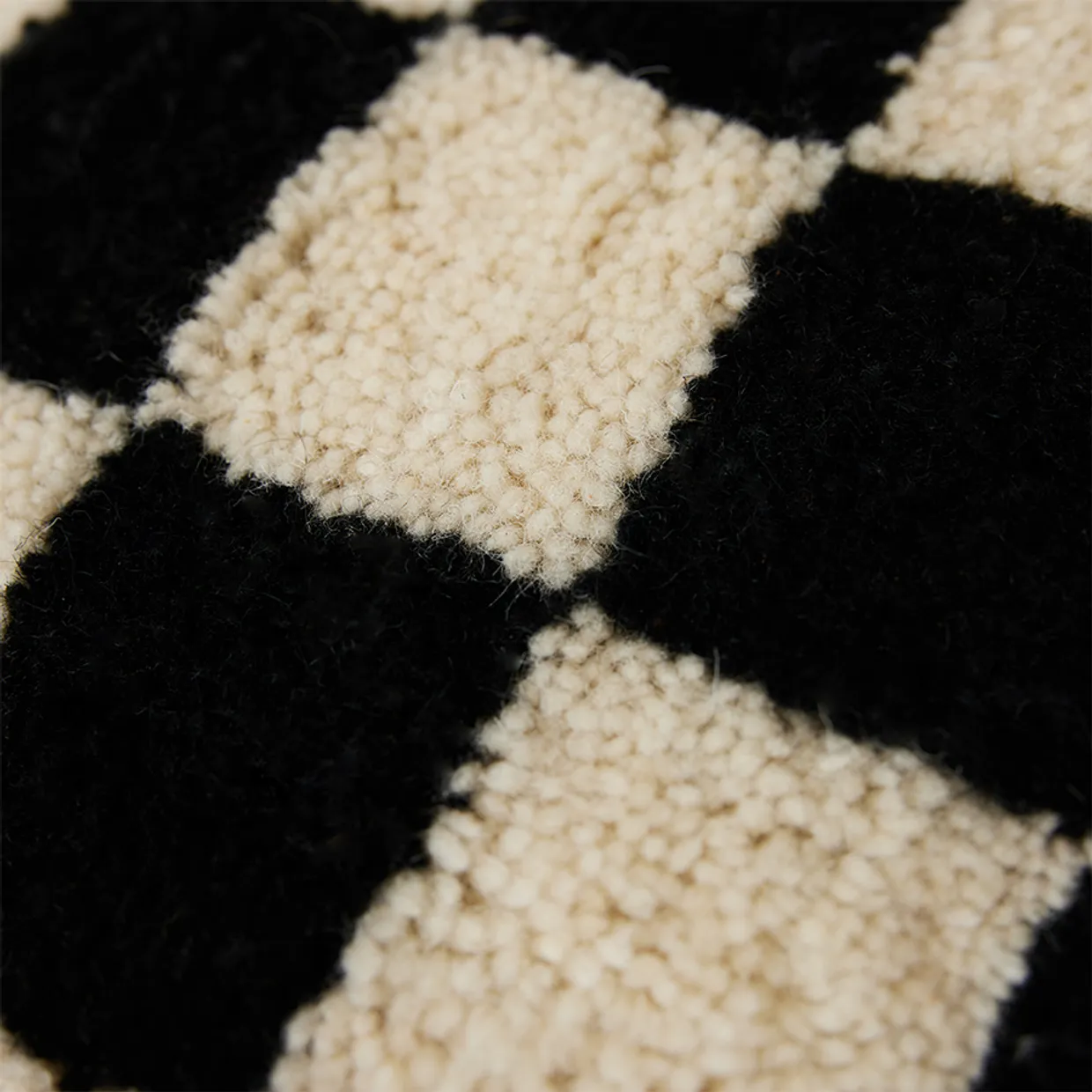 Woolen cushion black and white statement (50x50cm)