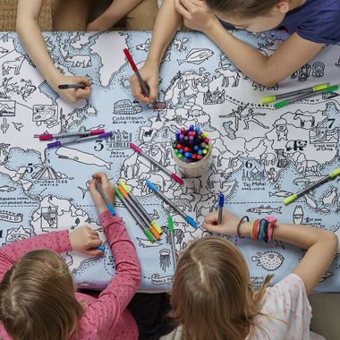Tafellaken met wereldkaart om in te kleuren | Eat Sleep Doodle
