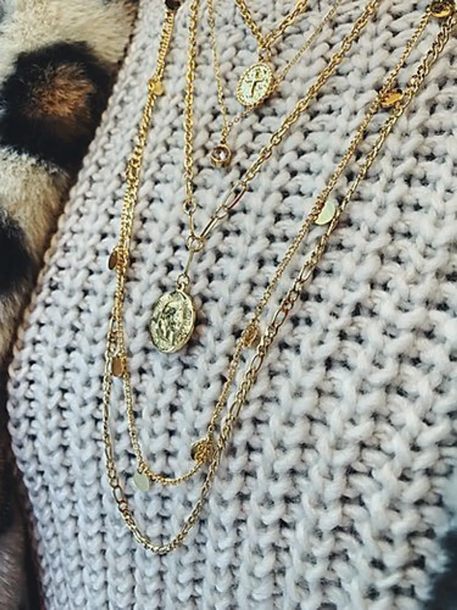 Long vintage necklace gold