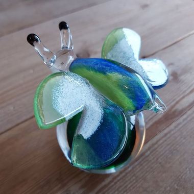 Vlinder urn van glas met blauwe kleuren