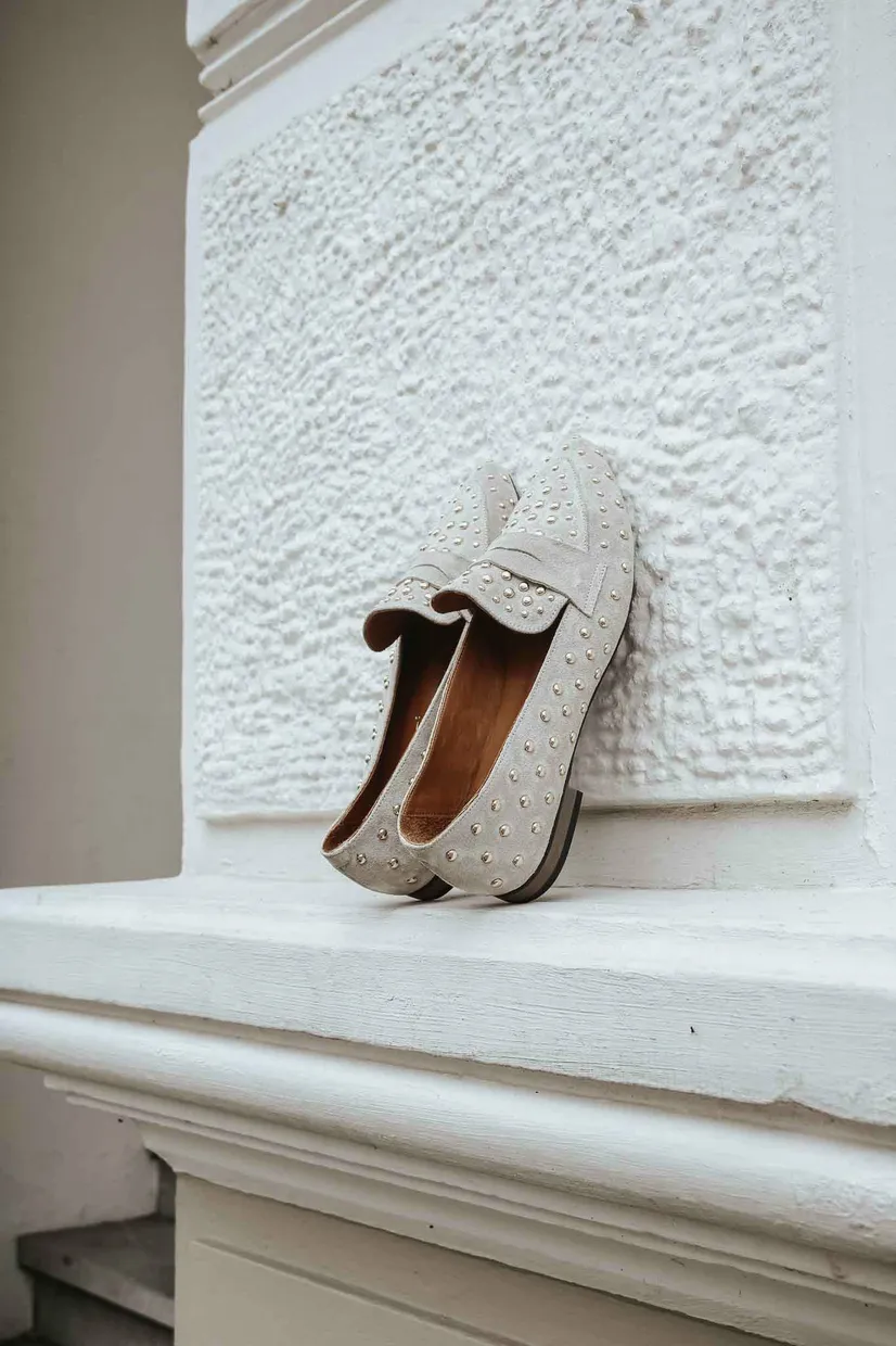Edgy studs loafer sand