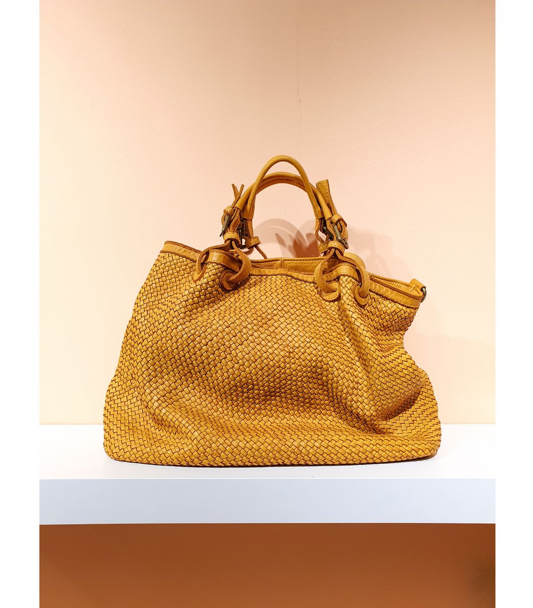 De gele shopper