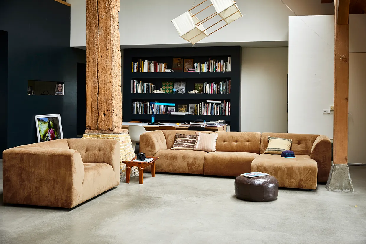 Vint couch: element loveseat, corduroy rib, brown