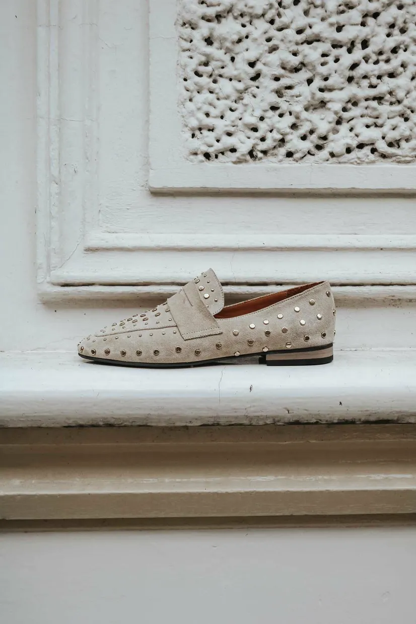 Edgy studs loafer sand