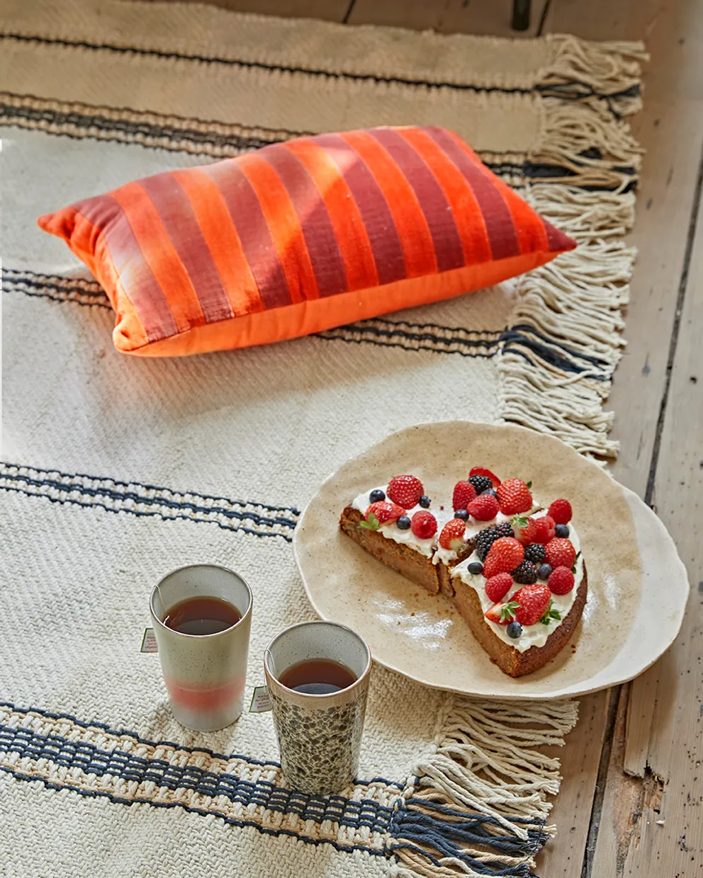 Striped velvet cushion red/bordeaux (30x50)