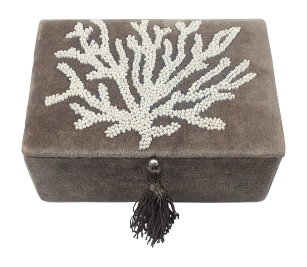 Velvet box with coral in beads Grijs