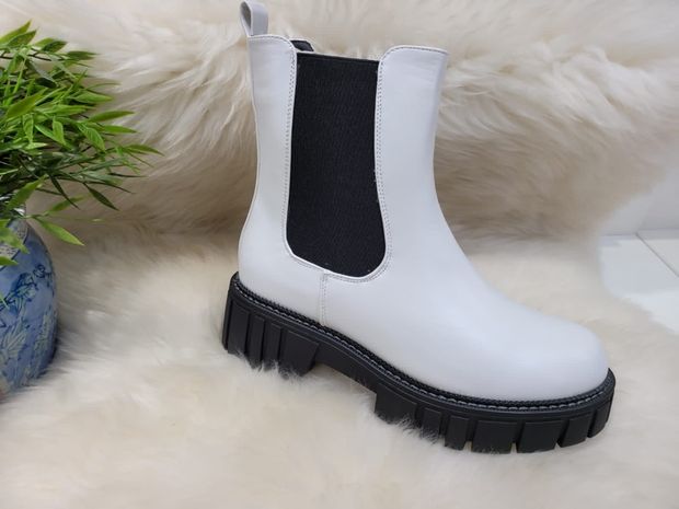 Stoere witte boots