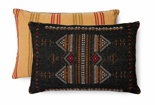 Oriental embroidered cushion Courtyard (40x60)